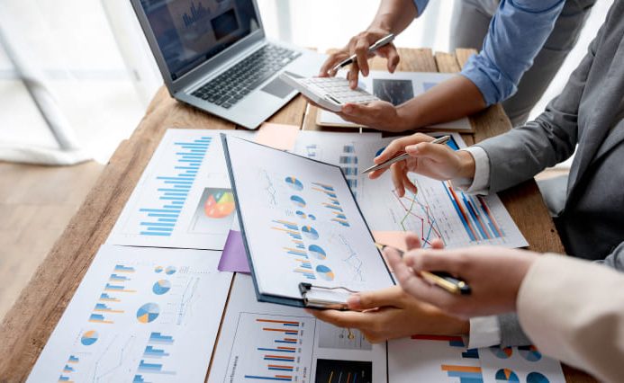 Mobile-app-development-company-approach-results Mobile app development company experts monitoring results and KPIs
