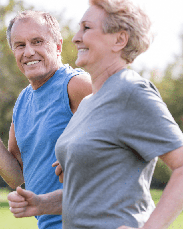640x800-min Two joggers smiling at eachother